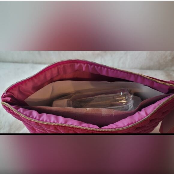 Juicy Couture NWT Makeup Bag very roomy and includes travel container - Picture 3 of 6